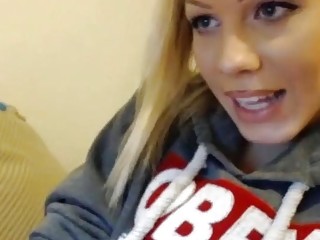 Beautiful blonde shemale tugs on her big dick on webcams Shemale Porn