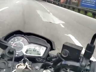 Latinos Sabrina and Daniela fuck the delivery boy