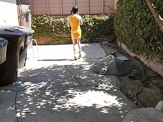 Nyxi Leon gets a front row seat to the Lakers game for letting a guy fuck her